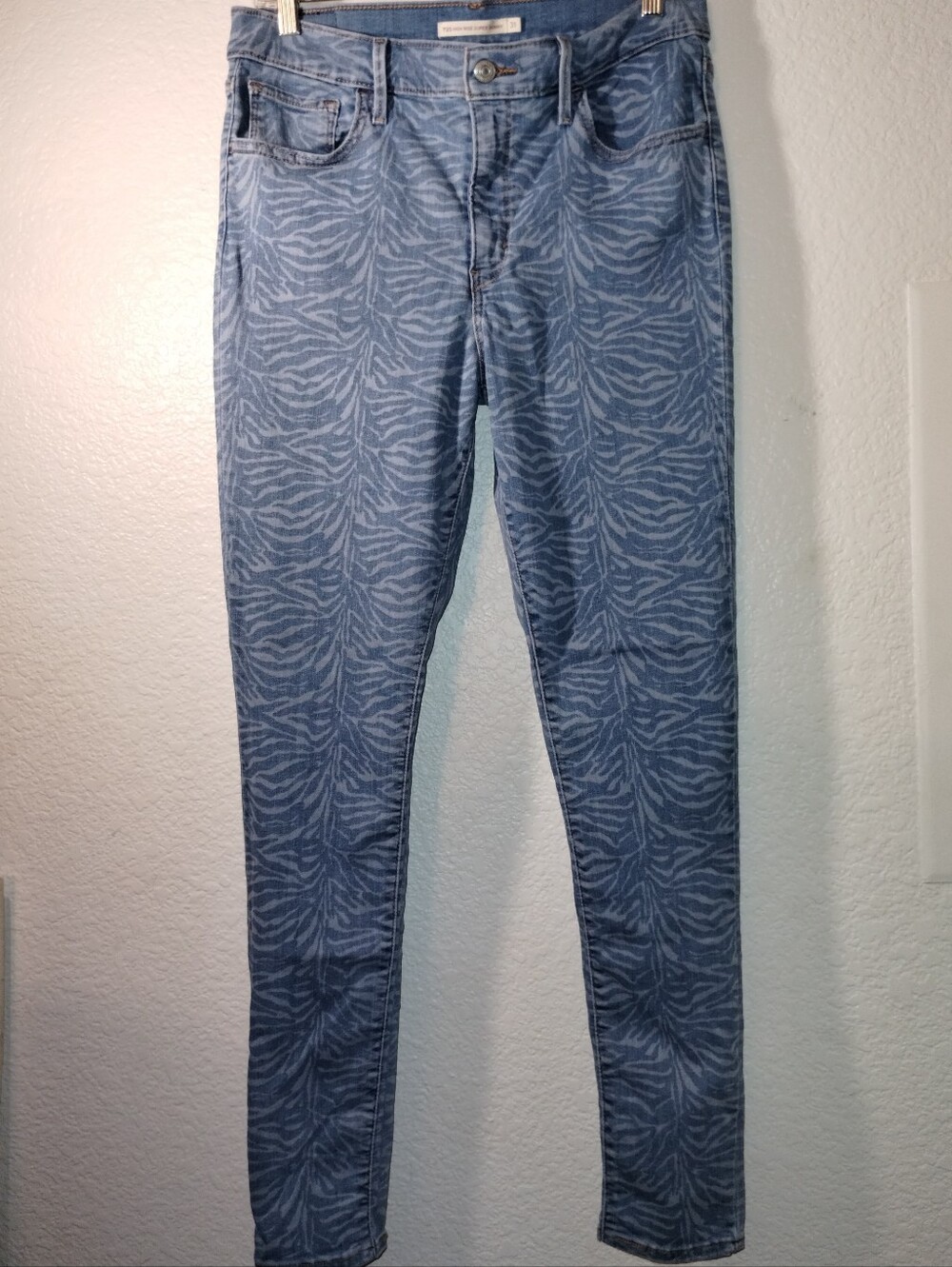 Levi's 720 High Rise Super Skinny Jeans Blue Animal Print  Size 31